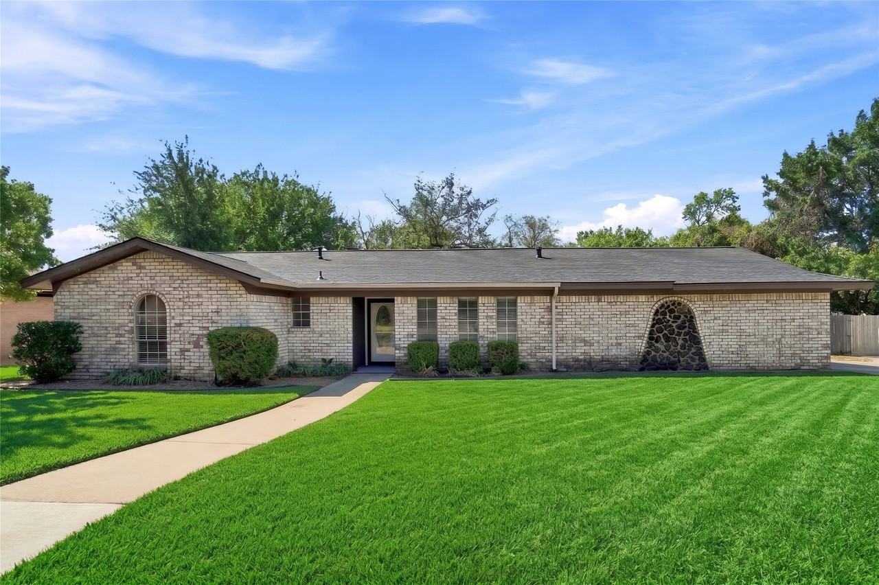 509 Hillside Rd - Photo 2 of 15