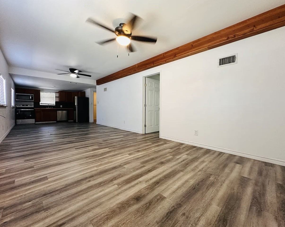 231 W Hull St #F - Photo 2 of 9