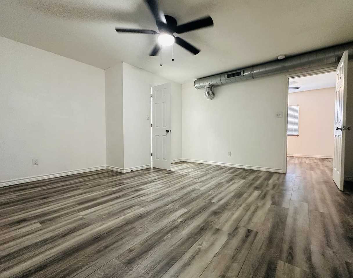 231 W Hull St #F - Photo 5 of 9