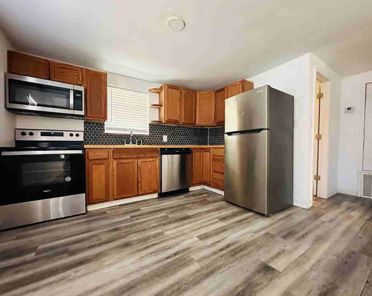 231 W Hull St #F - Photo 6 of 9