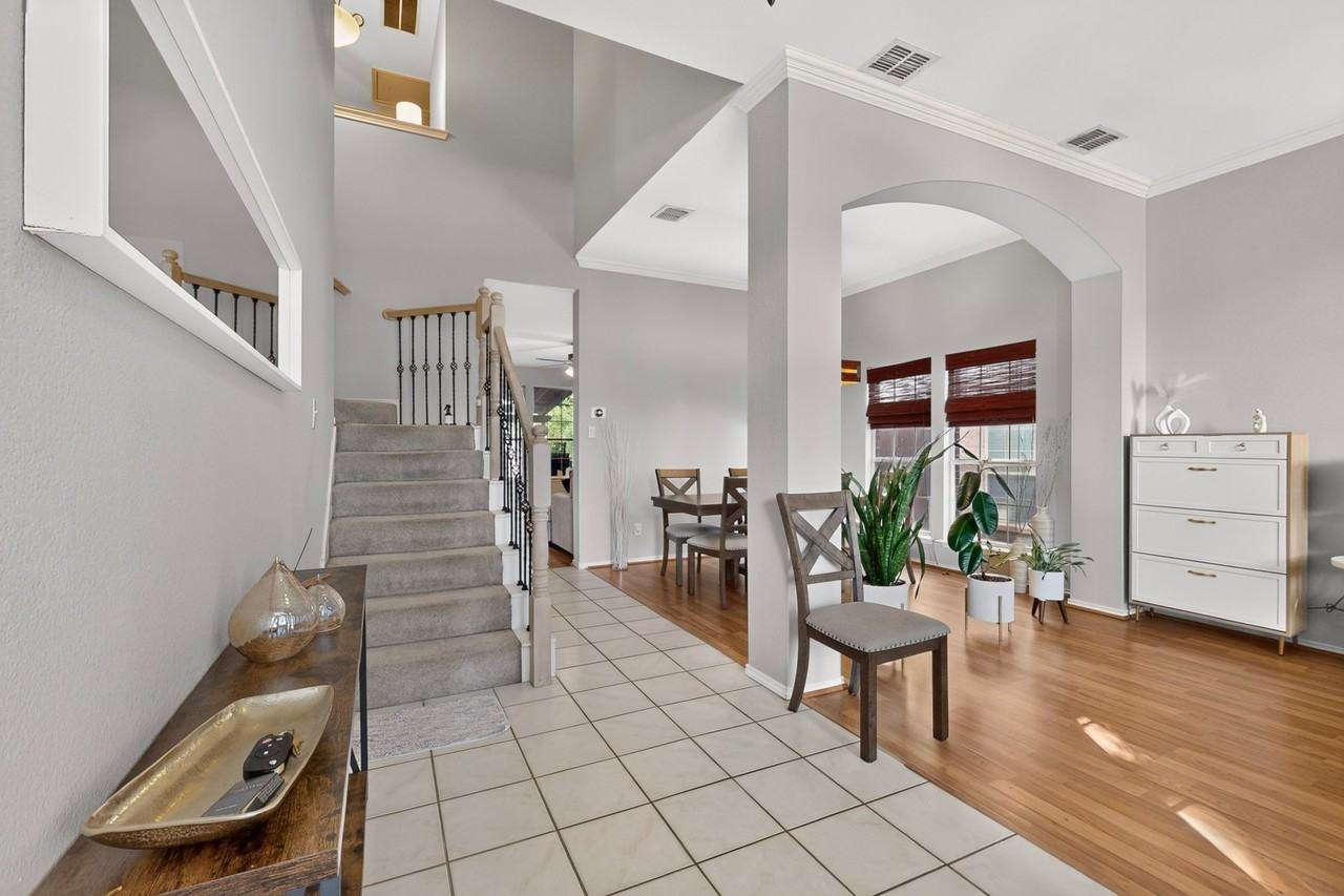 2109 Wentworth Dr - Photo 3 of 37