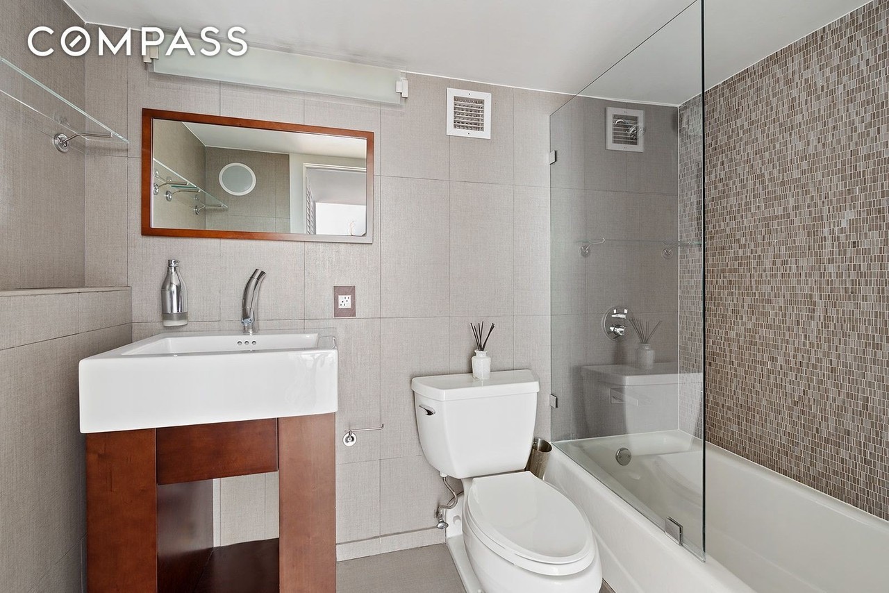 421 Hudson St #613 - Photo 4 of 9