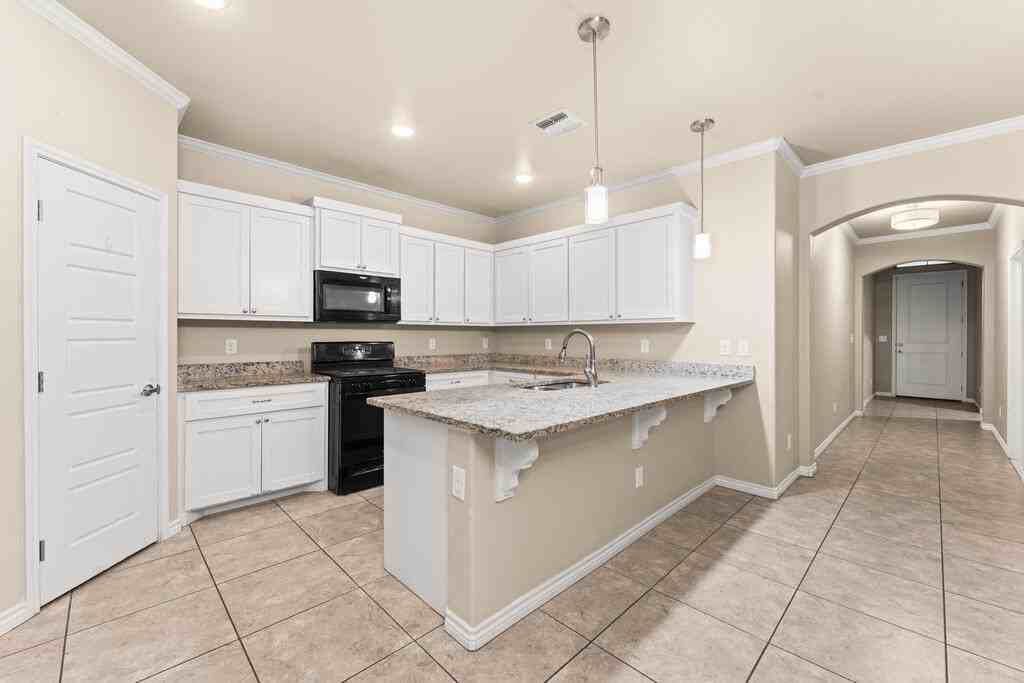 5300 Freedom Ct - Photo 3 of 19