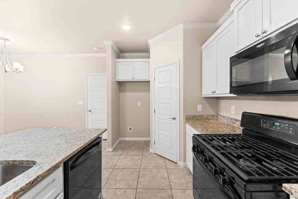 5300 Freedom Ct - Photo 4 of 19
