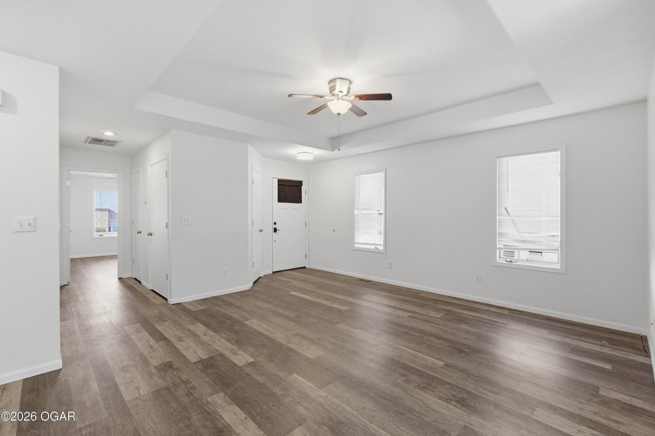 117 W Briarbrook Ln - Photo 6 of 19