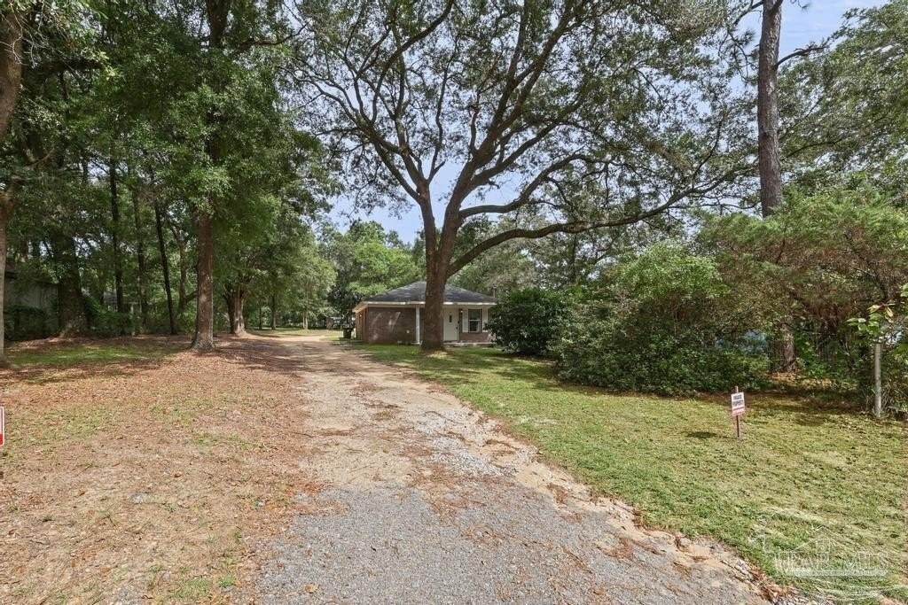 2040 E Roberts Rd - Photo 2 of 30