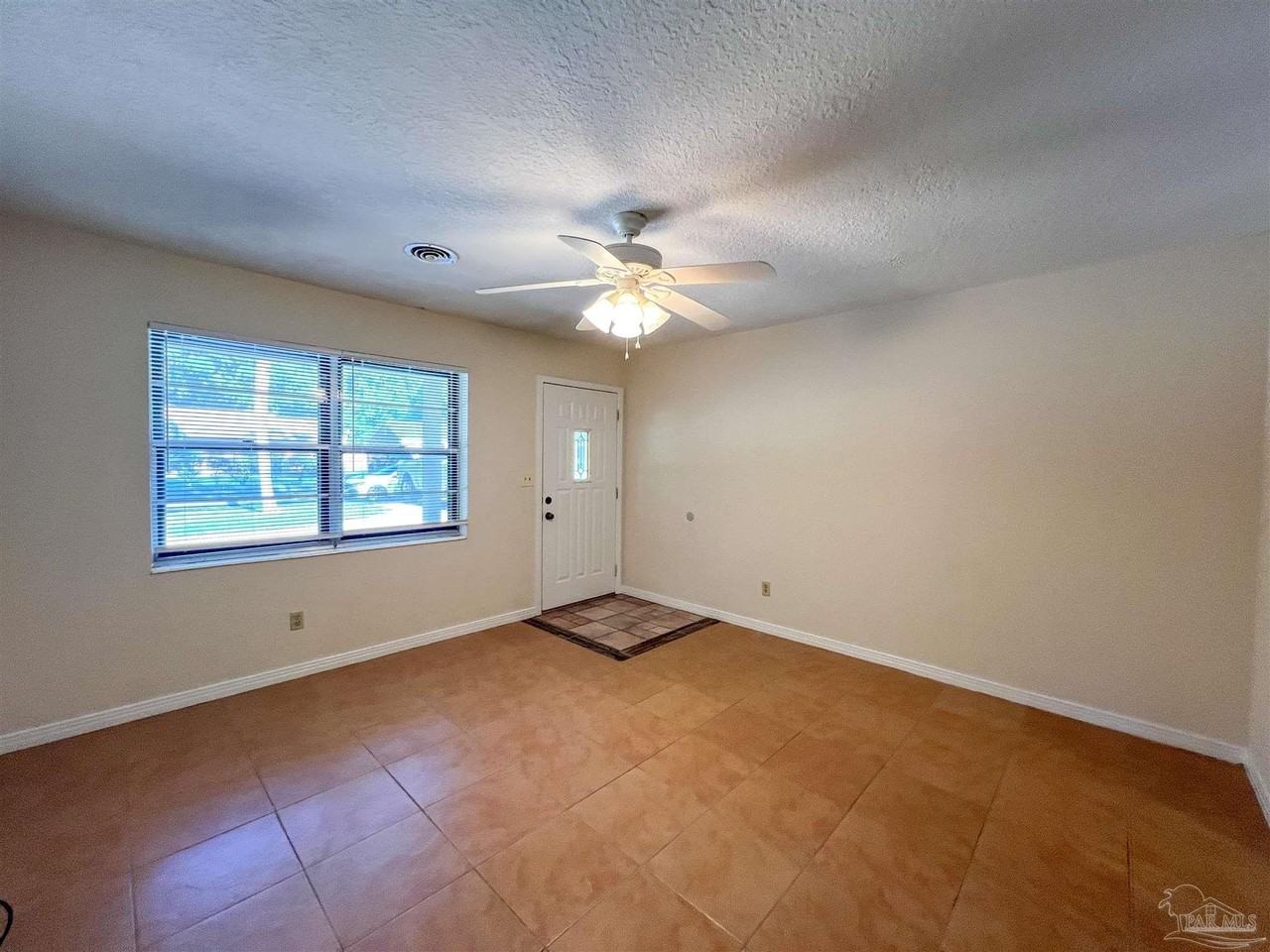 5891 Avondale Rd - Photo 3 of 27