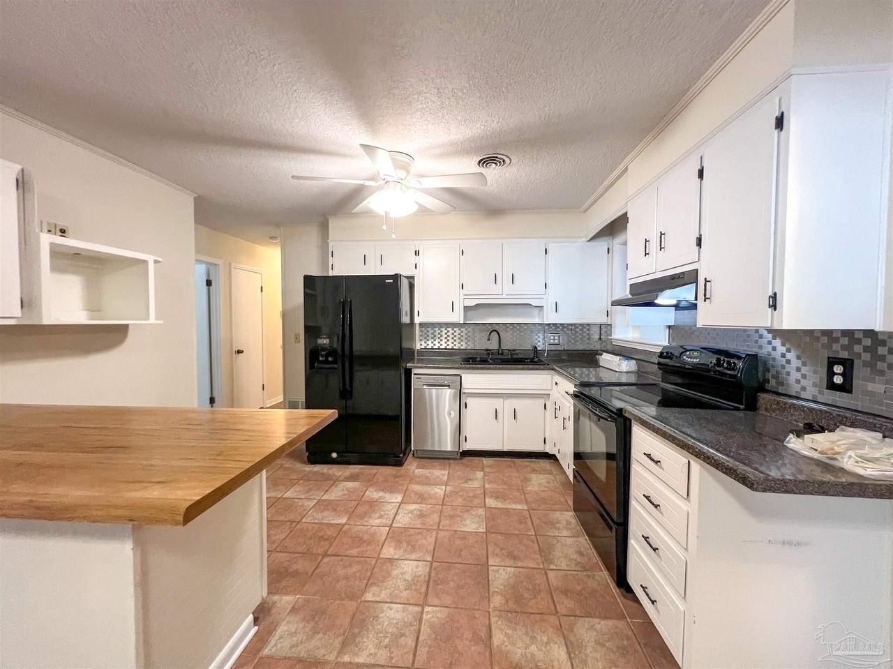 5891 Avondale Rd - Photo 6 of 27
