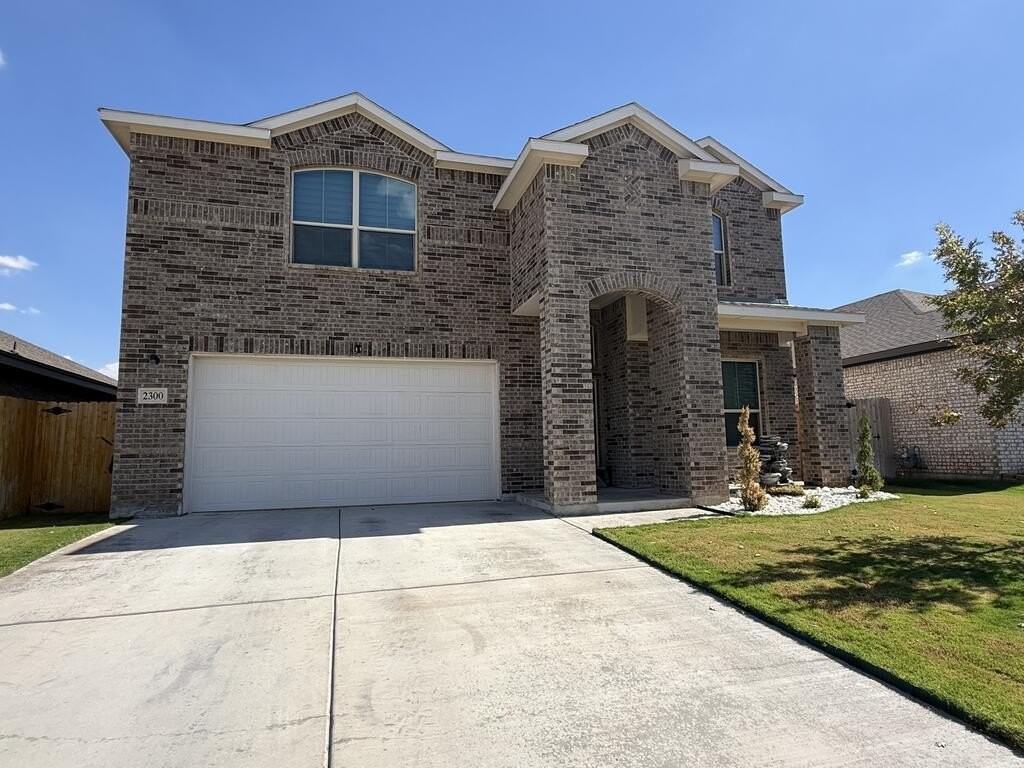 2300 Beaufort Dr - Photo 2 of 26