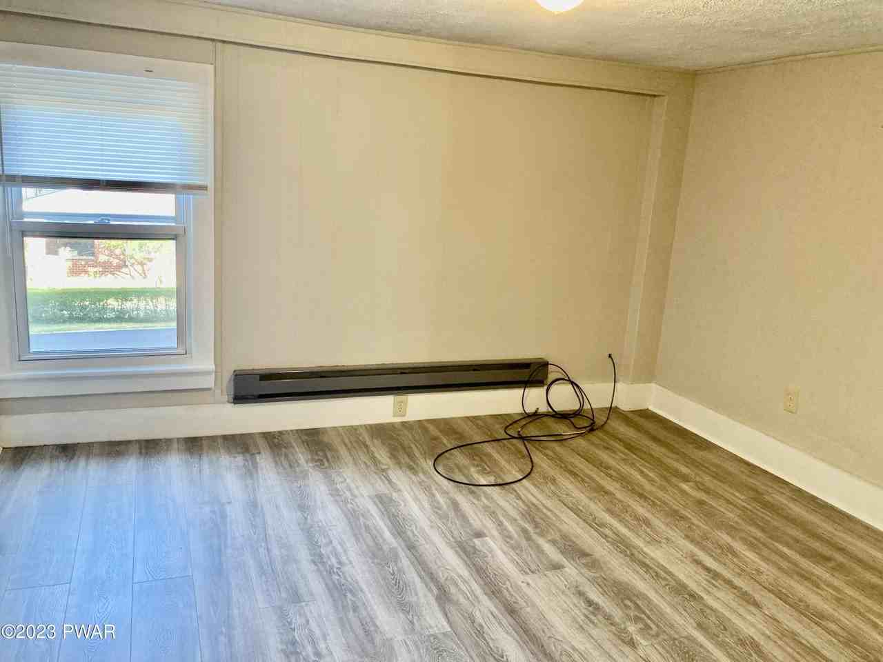 217 Prospect St - Photo 7 of 16