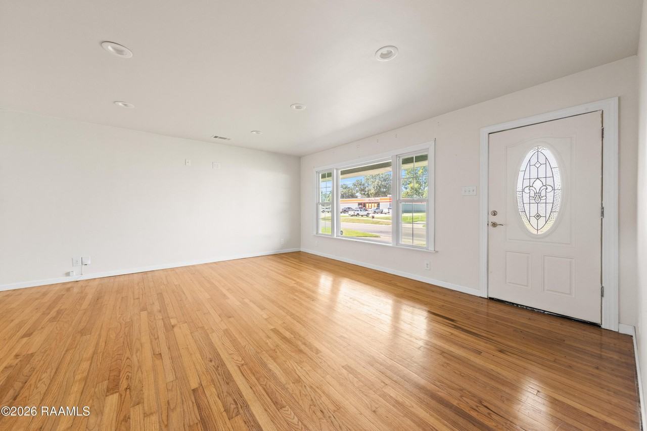 4412 N University Ave - Photo 2 of 25
