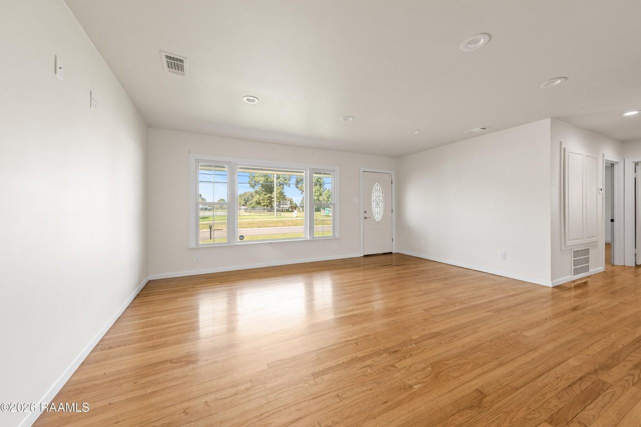 4412 N University Ave - Photo 3 of 25