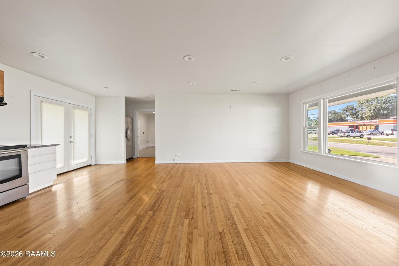 4412 N University Ave - Photo 4 of 25