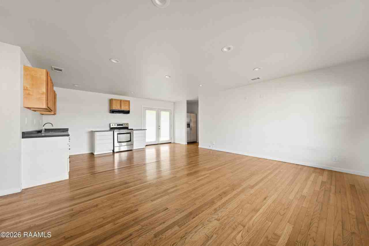 4412 N University Ave - Photo 6 of 25