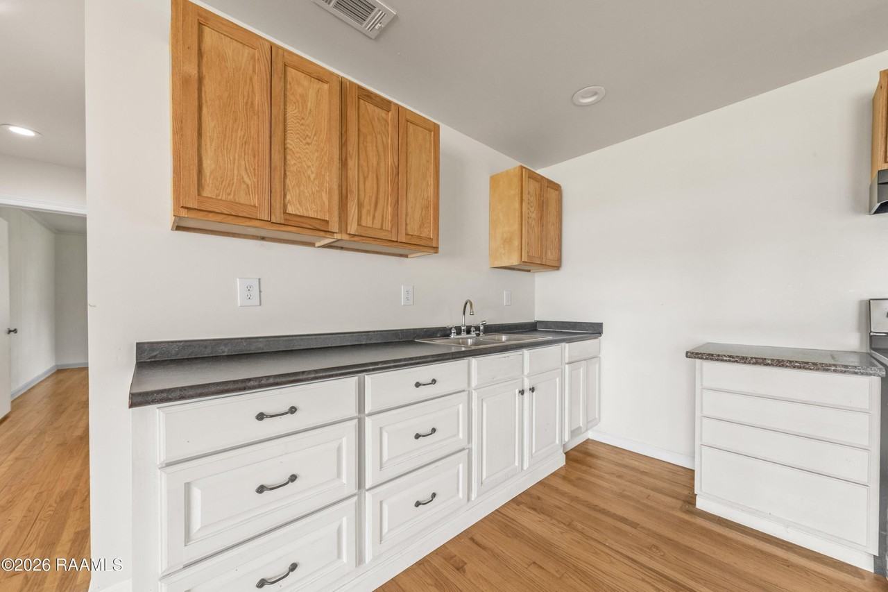 4412 N University Ave - Photo 7 of 25