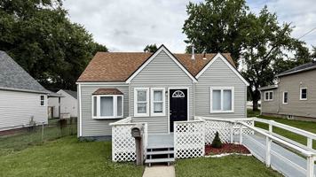 featured image of 2642 Hanson St