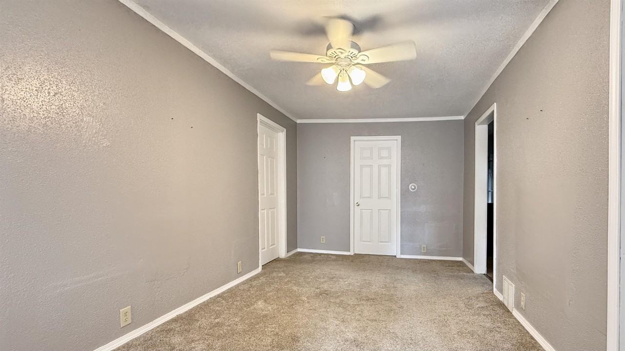 2642 Hanson St - Photo 2 of 17