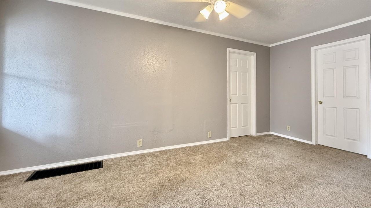 2642 Hanson St - Photo 3 of 17