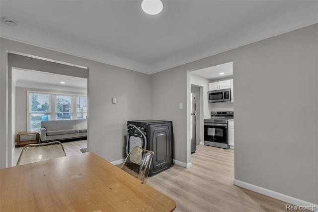 10035 Curtis St - Photo 7 of 25