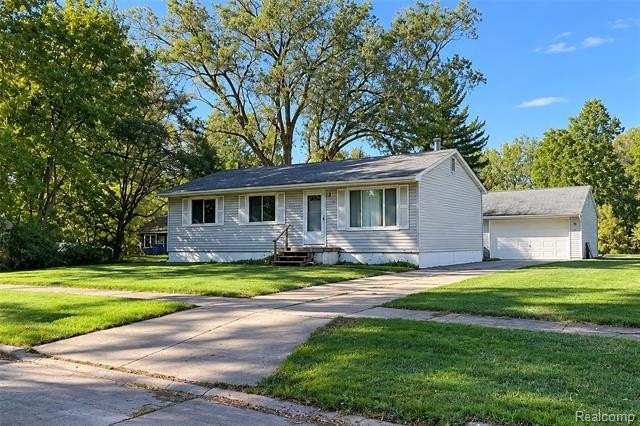 27608 Powers St - Photo 2 of 37
