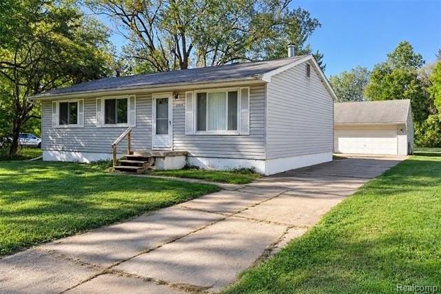 27608 Powers St - Photo 3 of 37