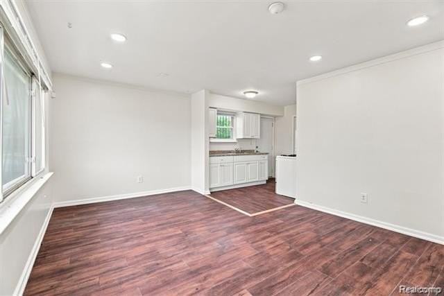 7546 Pine St - Photo 2 of 12