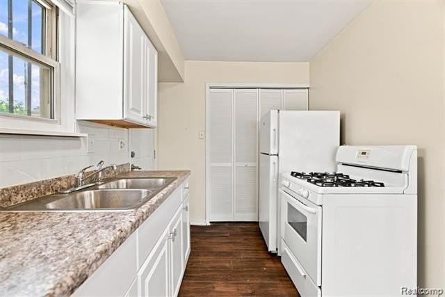 7546 Pine St - Photo 4 of 12