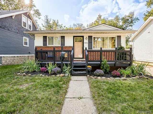 1915 Pilgrim St - Photo 2 of 29