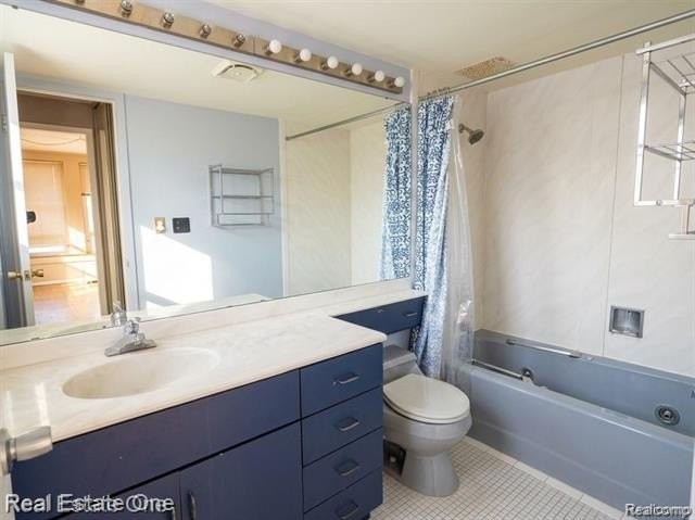 22700 Garrison St #304 - Photo 5 of 9