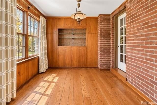 18750 Glenwood Blvd - Photo 3 of 29