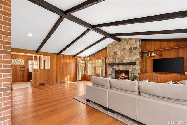 18750 Glenwood Blvd - Photo 4 of 29