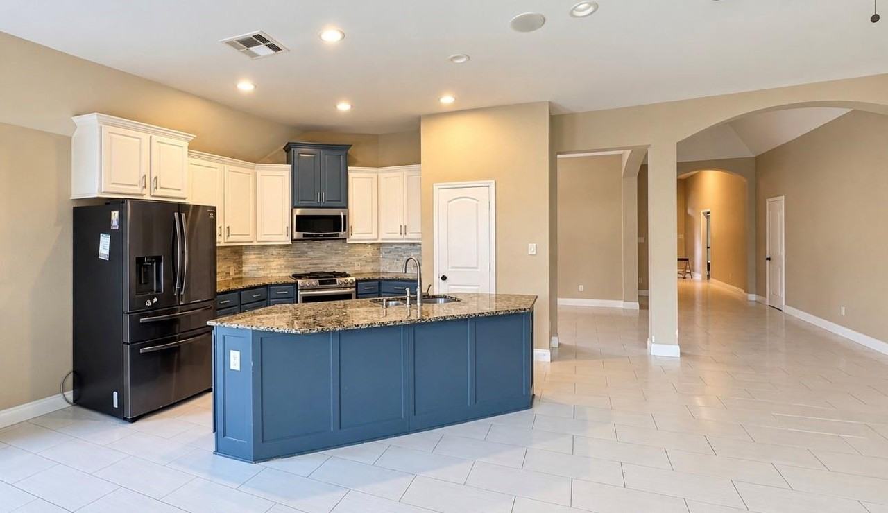 17618 Barrowfield Ln - Photo 3 of 16