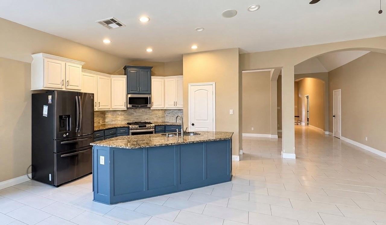 17618 Barrowfield Ln - Photo 4 of 16