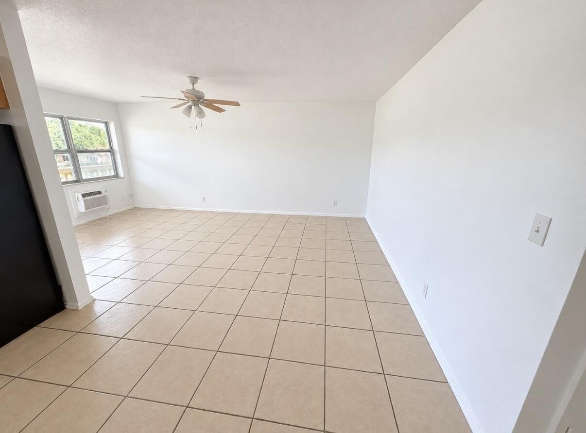 701 Se 15th St #8 - Photo 4 of 10
