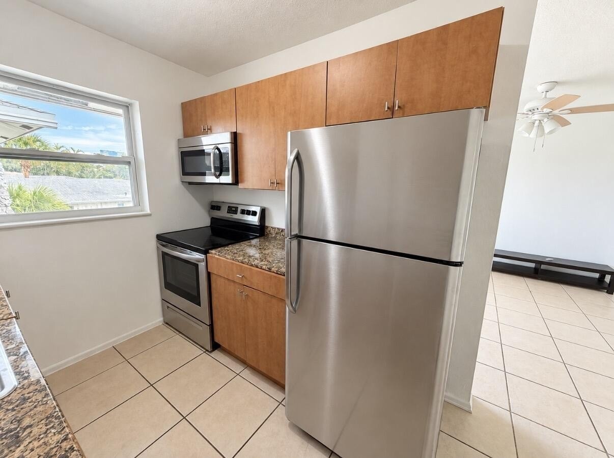 701 Se 15th St #8 - Photo 5 of 10