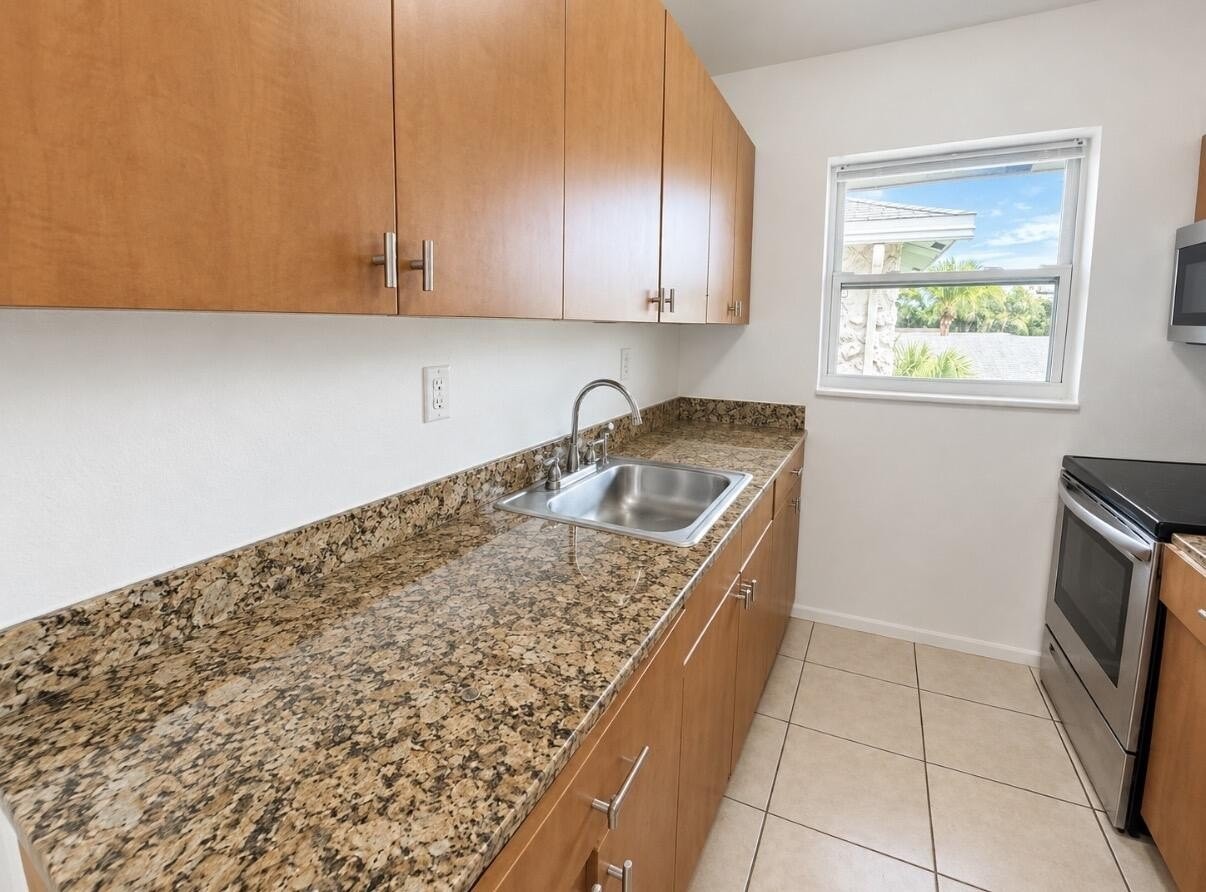 701 Se 15th St #8 - Photo 6 of 10