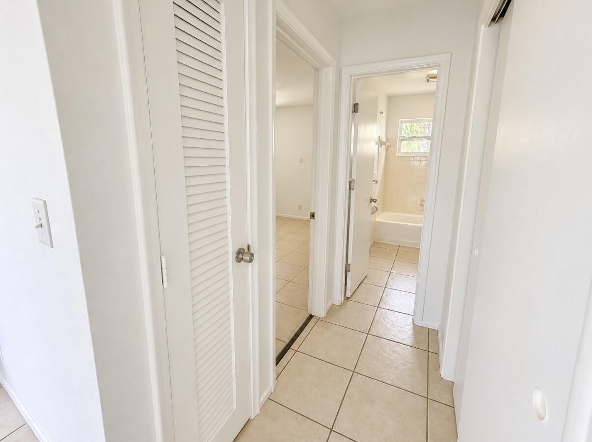 701 Se 15th St #8 - Photo 7 of 10
