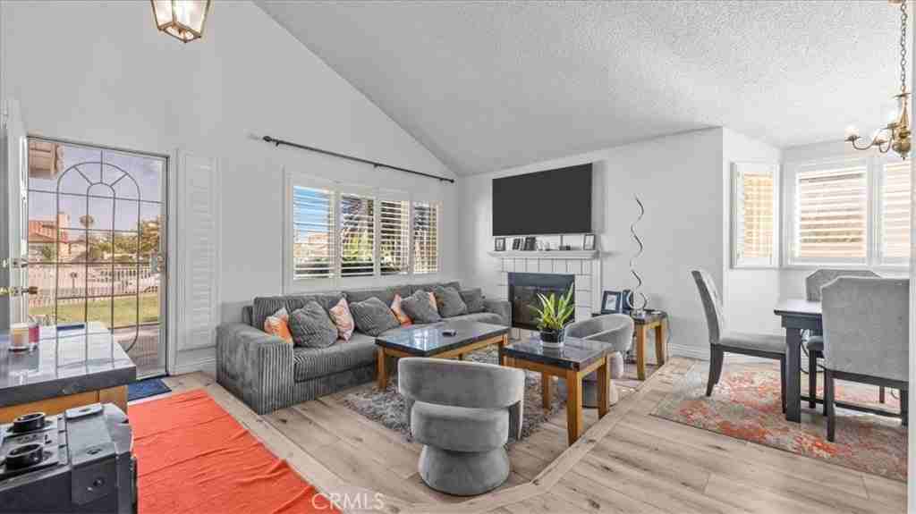 8566 Vinmar Ave - Photo 5 of 24