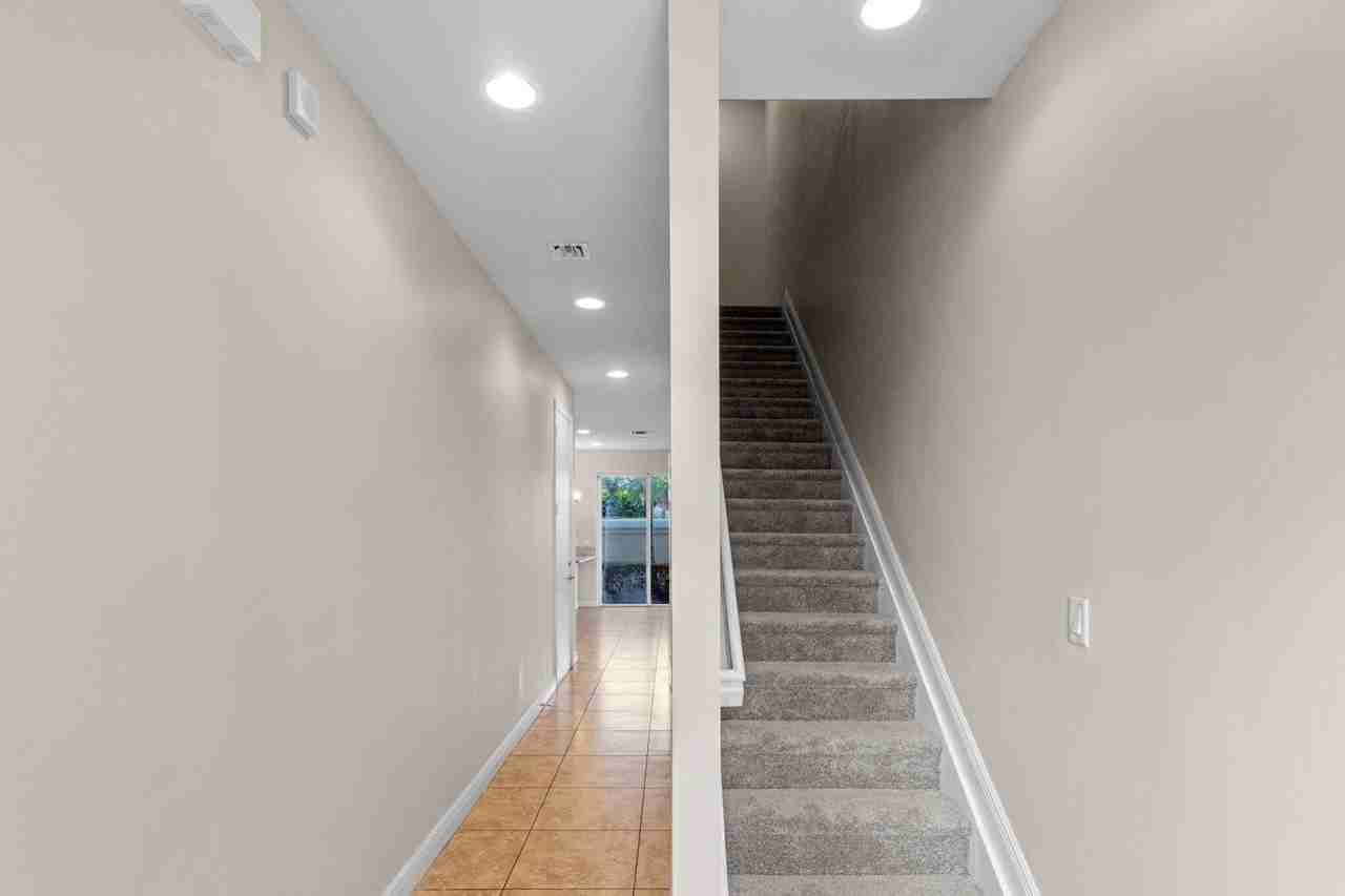 6918 Long Pine Cir - Photo 4 of 23