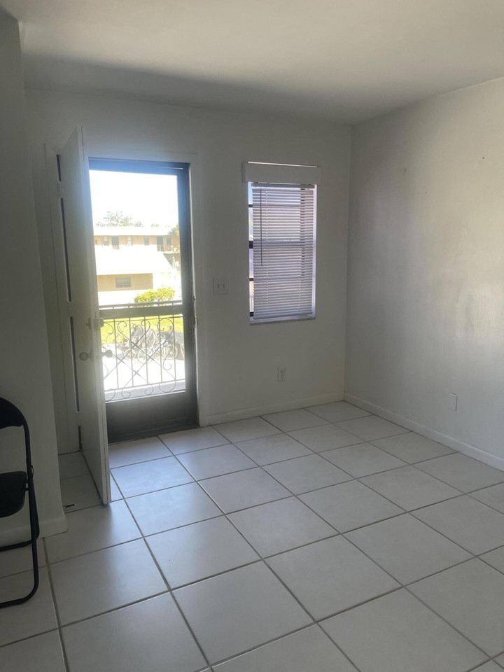 1021 Se Monterey Rd #1-31 - Photo 5 of 10