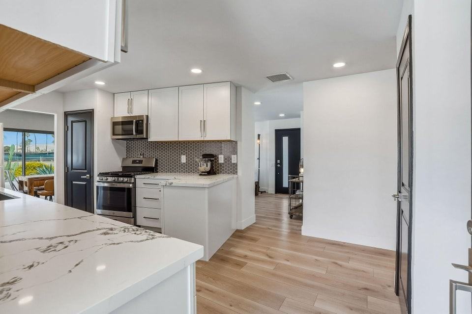 73561 Broadmoor Dr - Photo 3 of 50