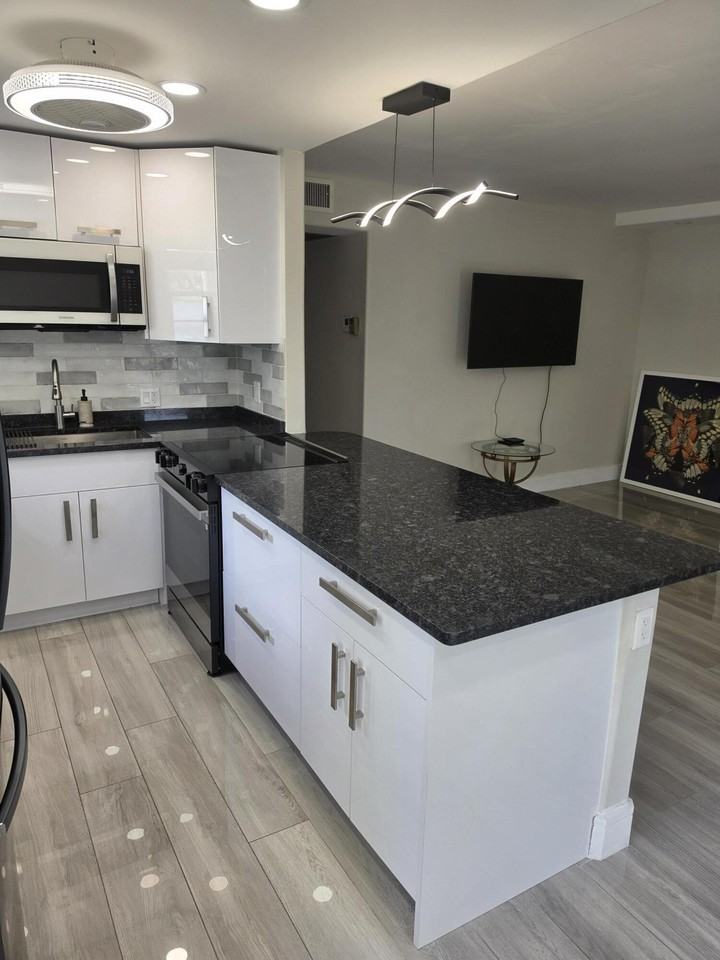 235 Dorset F #235 - Photo 5 of 26