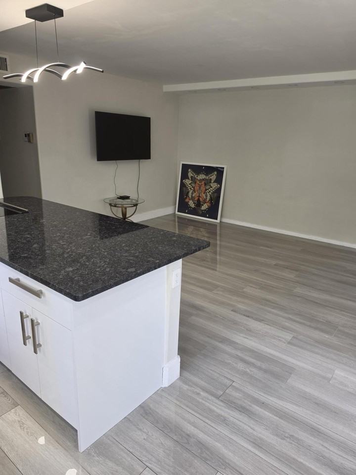 235 Dorset F #235 - Photo 7 of 26