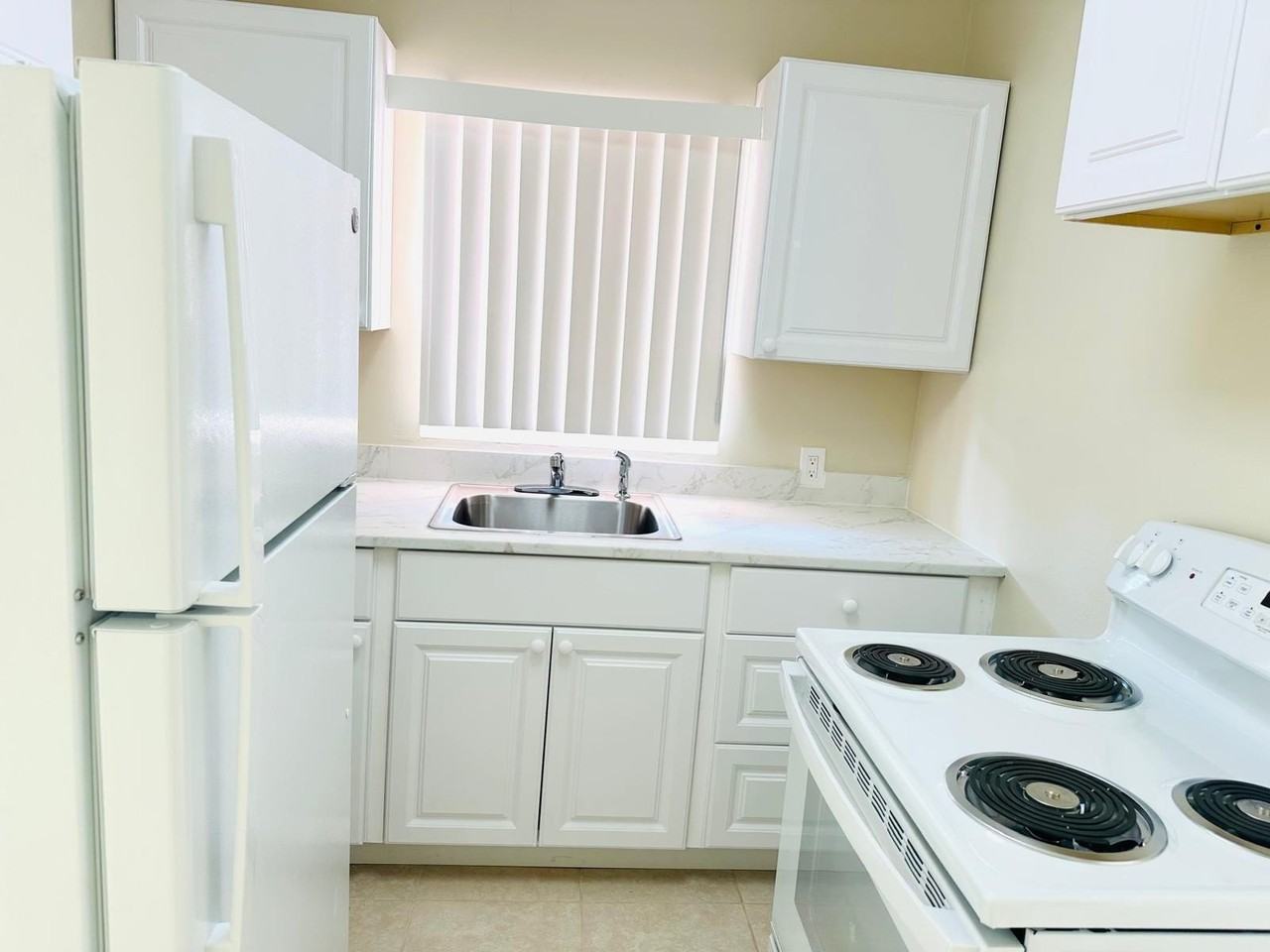 616 S 6th St - Photo 4 of 17