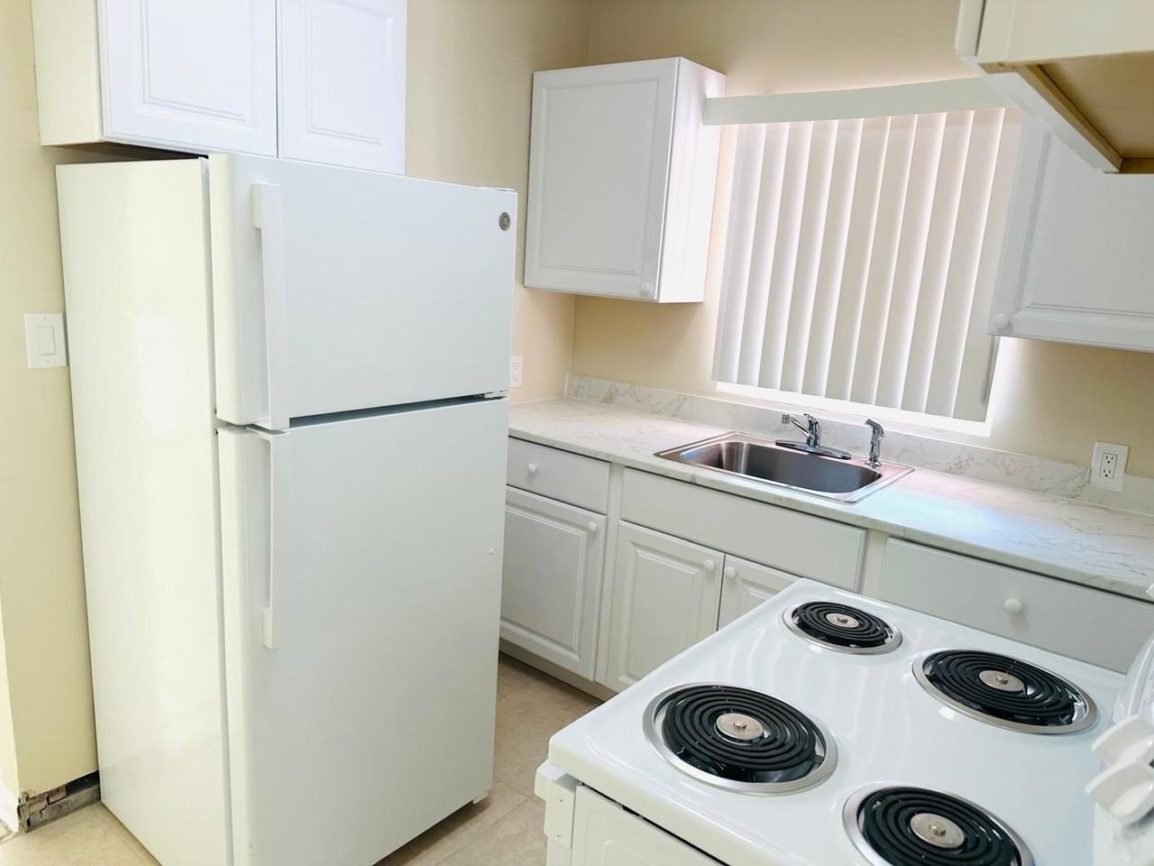 616 S 6th St - Photo 5 of 17