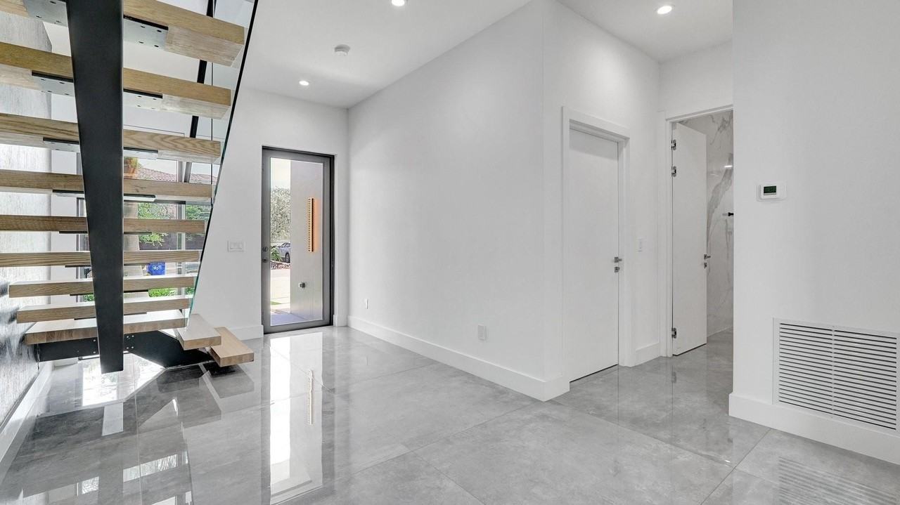 1620 Ne 5th Ct #B - Photo 4 of 32