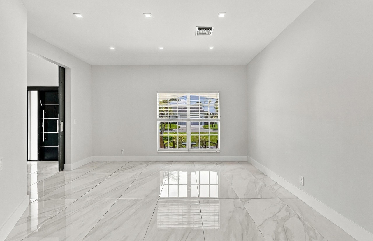 12099 Rockwell Way - Photo 5 of 43