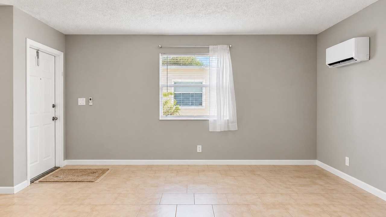 173 Nw 42nd St #4 - Photo 3 of 22