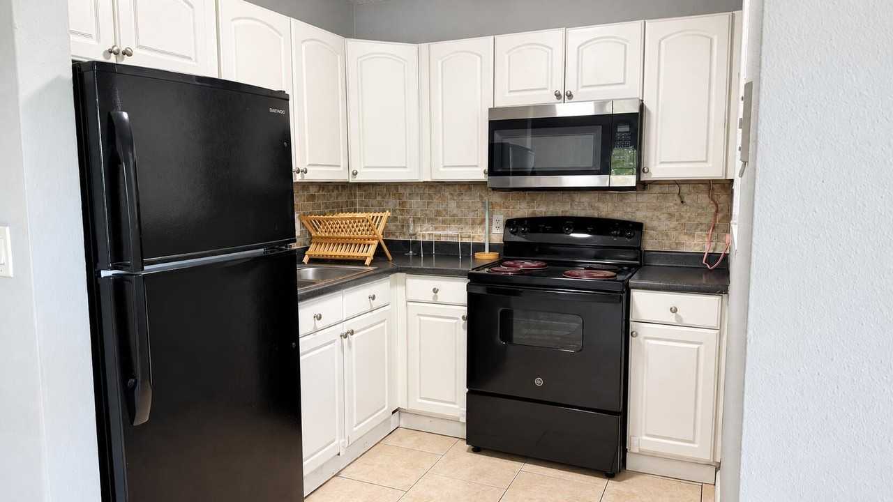173 Nw 42nd St #4 - Photo 6 of 22