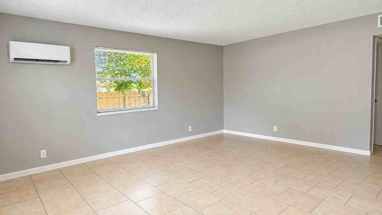 173 Nw 42nd St #4 - Photo 7 of 22